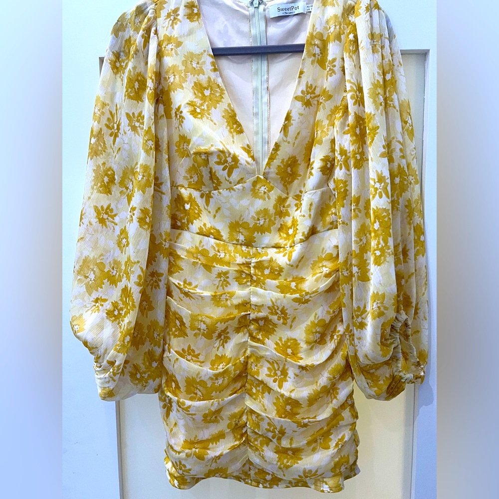 SWEET POT Floral Yellow and White long Sleeve Ruched Dress Size 6 - Picture 2 of 3